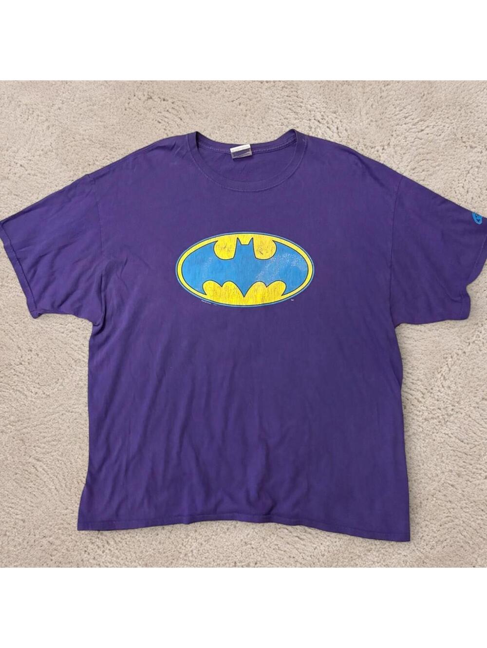 Beautiful vintage 90s Batman tee with yellow & blue bat logo